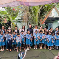 Xplore Cambodia group photo with students