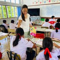 volunteer teaching in the classroom