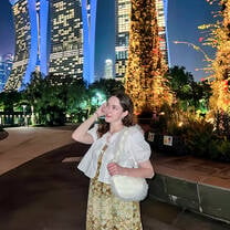 EF student visiting the iconic Marina Bay Sands