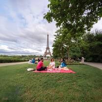 EF students and staff having a picnic in front of the Eiffel Tower