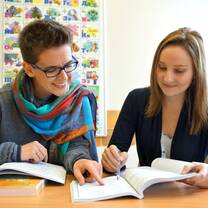 International classes and positive vibas