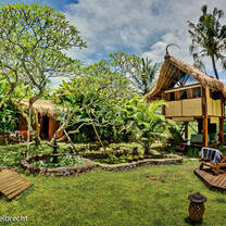 Students stay in Villas in Bali