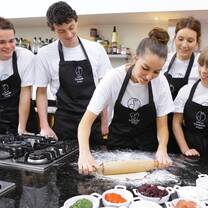 Learn to be part of a kitchen team