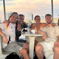 Our students love spending time on the catamaran! It’s a fun activity where they can relax, enjoy the sun, and admire the beautiful sea views. They laugh, share good moments together, and sometimes even dance or sing on board. It’s the perfect way to disconnect, make friends, and have an unforgettable experience.