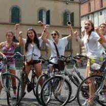 High school students exploring Italy on a bike tour!