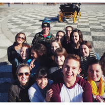 New friends exploring the city
