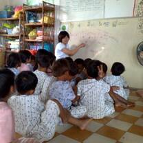 Volunteer teaching in Cambodia with Projects Abroad