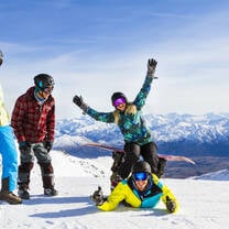 skiiers and snowboarders laughing