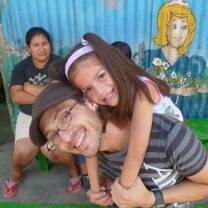 Volunteer with children in Costa Rica