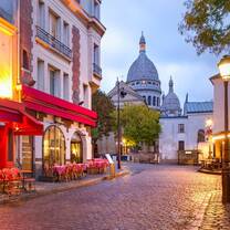 Restaurant in Paris at night