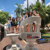 Students in park in Merida