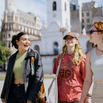 Students walk around Buenos Aires. 