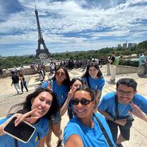 The perfect selfie in Paris - Summer 2025