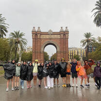 Students standing in front of the Arc de Triomf in Barcelona