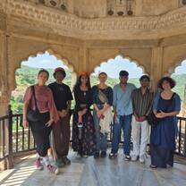 Enjoy the vibrant Jaipur during your stay in India 