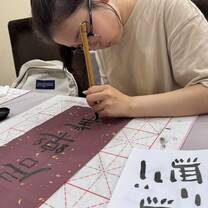 Student writing Chinese
