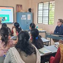 Teachers presenting what they have learned from their course