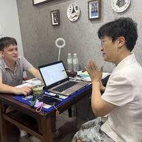 Lingoinn student having private lesson with host teacher Luo in Chengdu