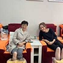 Lingoinn student trying foot massage in Chengdu China