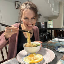 Lingoinn student enjoying host family dinner in Chengdu 