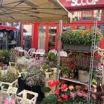A picture of the flowers from the Rennes weekend market. 