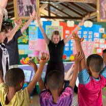 Volunteers teaching in Thailand 