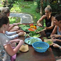 Volunteer cooking lessons 