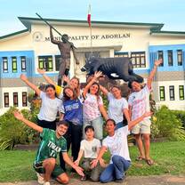 Volunteers on a cultural trip day 