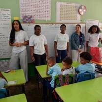 Teach in the classrooms of bilingual schools
