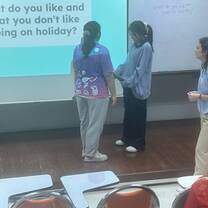 Working with 'pairs' of students as they present to the class