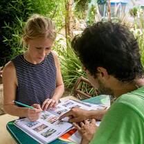 Students learning Spanish with native-speaking teachers in the heart of Antigua Guatemala. Personalized Spanish lessons help travelers, volunteers, and digital nomads build confidence and fluency.