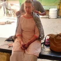 VOLUNTEER EXPERIENCING AYURVEDA THERAPY