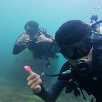 scuba diving with volunteer from south korea