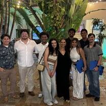 Group picture of 9 Nomads