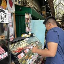 AIFS Abroad students in Kyoto, Japan at local market