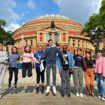 AIFS Abroad study abroad students in London, England