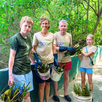 Family Volunteering Turtle Center Sri Lanka