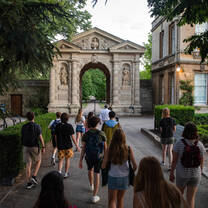 Student on walking tour of Oxford 