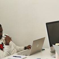 A participant works with a laptop and notebook in the Madrid classroom.