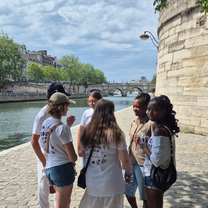 Treasure hunt along the seine river during the Summer Camp in Paris