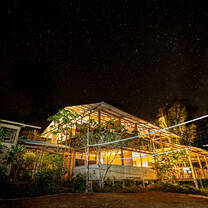 Hoja Nueva at night