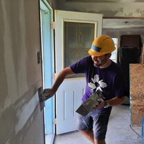 Mudding drywall