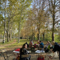Italian lessons in a park