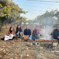BARBECUING TOGETHER