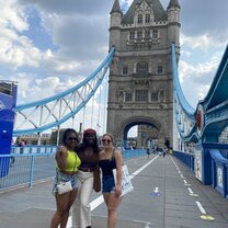 Visiting the London Bridge with friends!