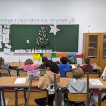 decoration of a christmas tree to learn vocabulary