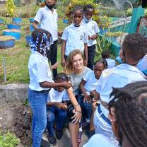 Gardenvisit with a primary school