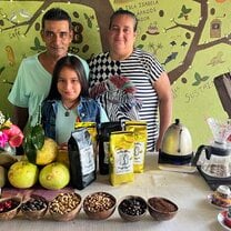 Walter Osorio's family on the organic coffee farm