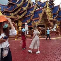 Sightseeing trip with host and local teachers!
