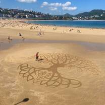 Awesome sand art! 